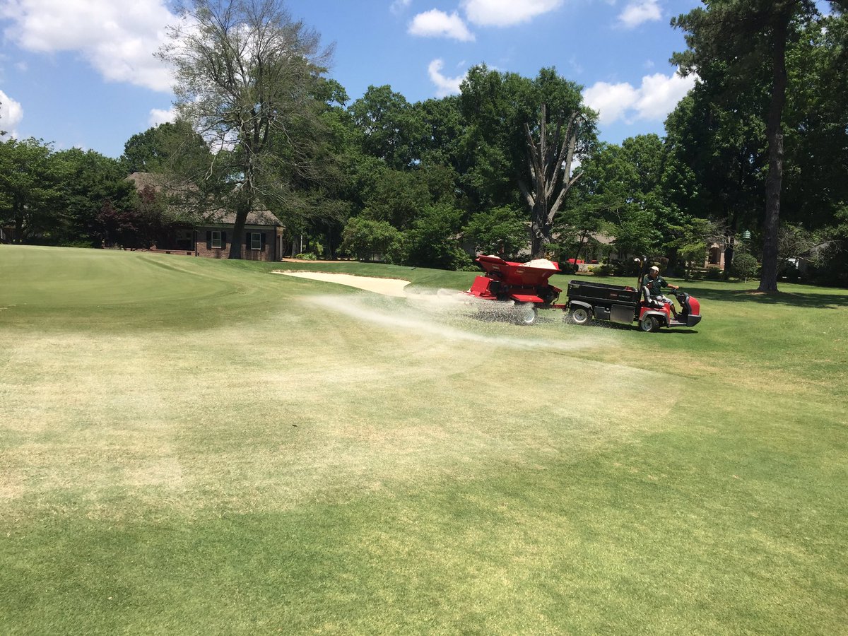 JacksonCC_GCM's tweet photo. Verticut approaches yesterday. Top dressing today. #firmitup https://t.co/6uc0fkiStU