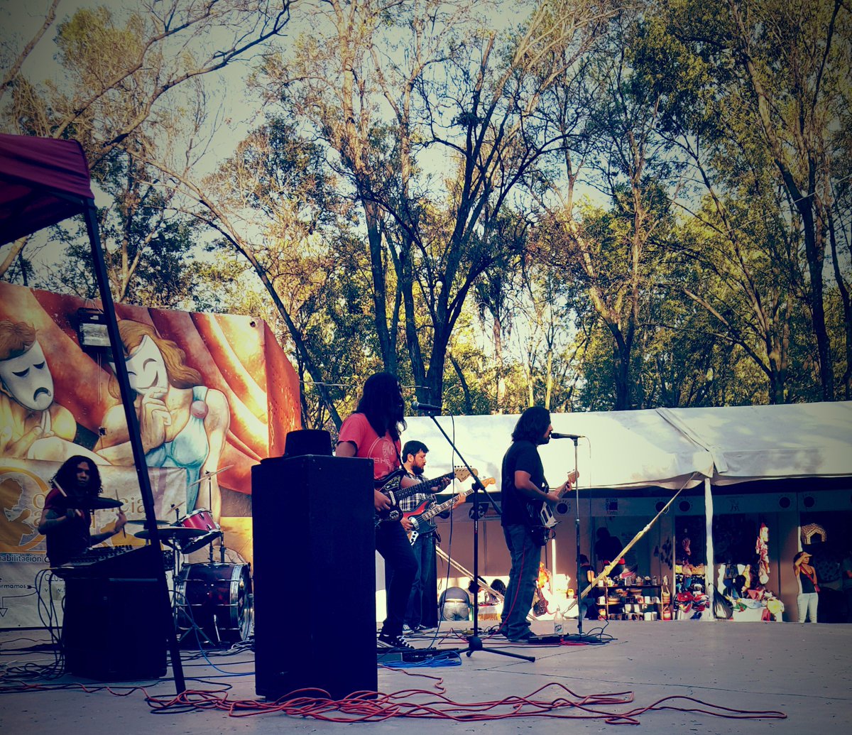 HuitzilinMusic's tweet photo. @HuitzilinMusic al aire libre en el parque de los venados #HuitzilinMusic #Rock #MusicaIndependiente https://t.co/5yWJfEnMLM