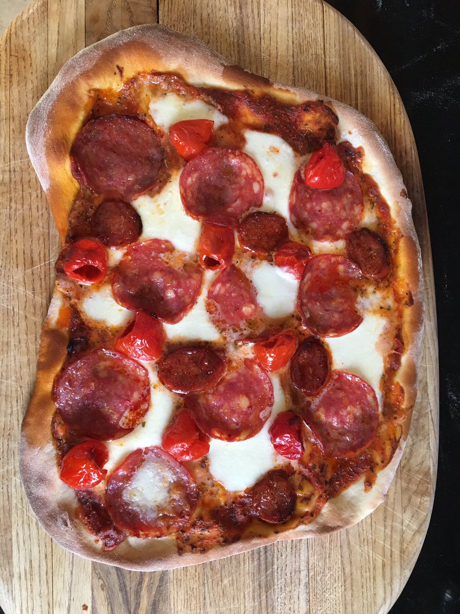 officialbigdog's tweet photo. Hey Gordon, what do you think of my homemade pizza (your wife's recipe)😏?? @GordonRamsay https://t.co/5JQVCX7CyL