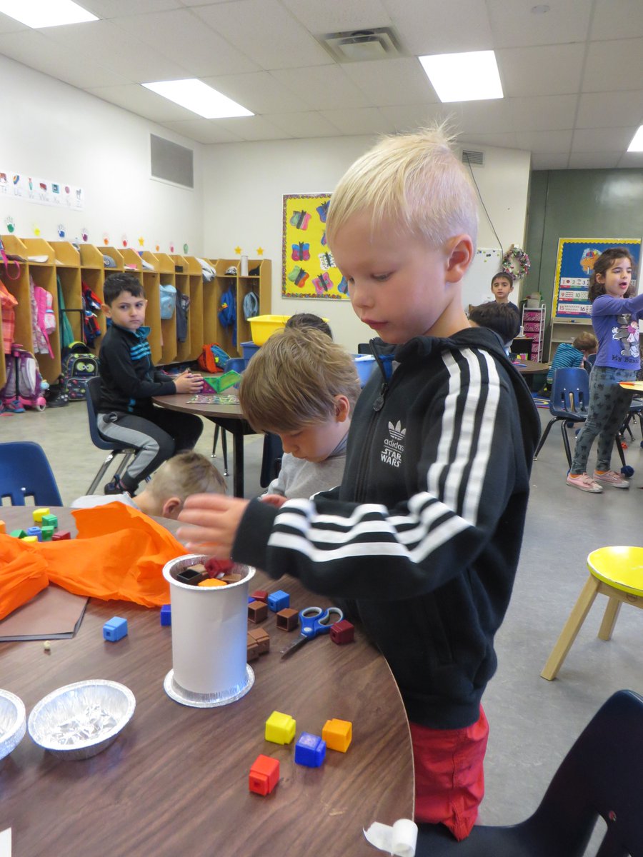 LmcfadyenM's tweet photo. Adding a base to a paper tower or filling the center with unifix cubes will make it stronger. #jbmlearners #WSDJB #kindergarten https://t.co/wbrNhEKsEA
