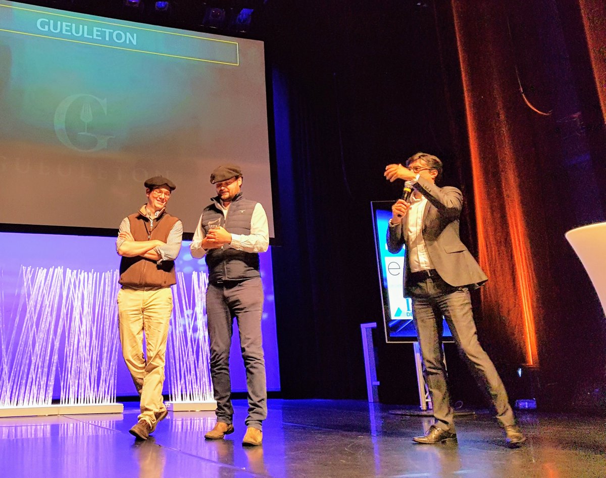 LaRepDpyrenees's tweet photo. #PyrénéesNumériques Le trophée #e_py 2017 de la catégorie community management remis à @GUEULETON par @NicolasRebiere de @LaRepDpyrenees https://t.co/hrDLA1SrdZ