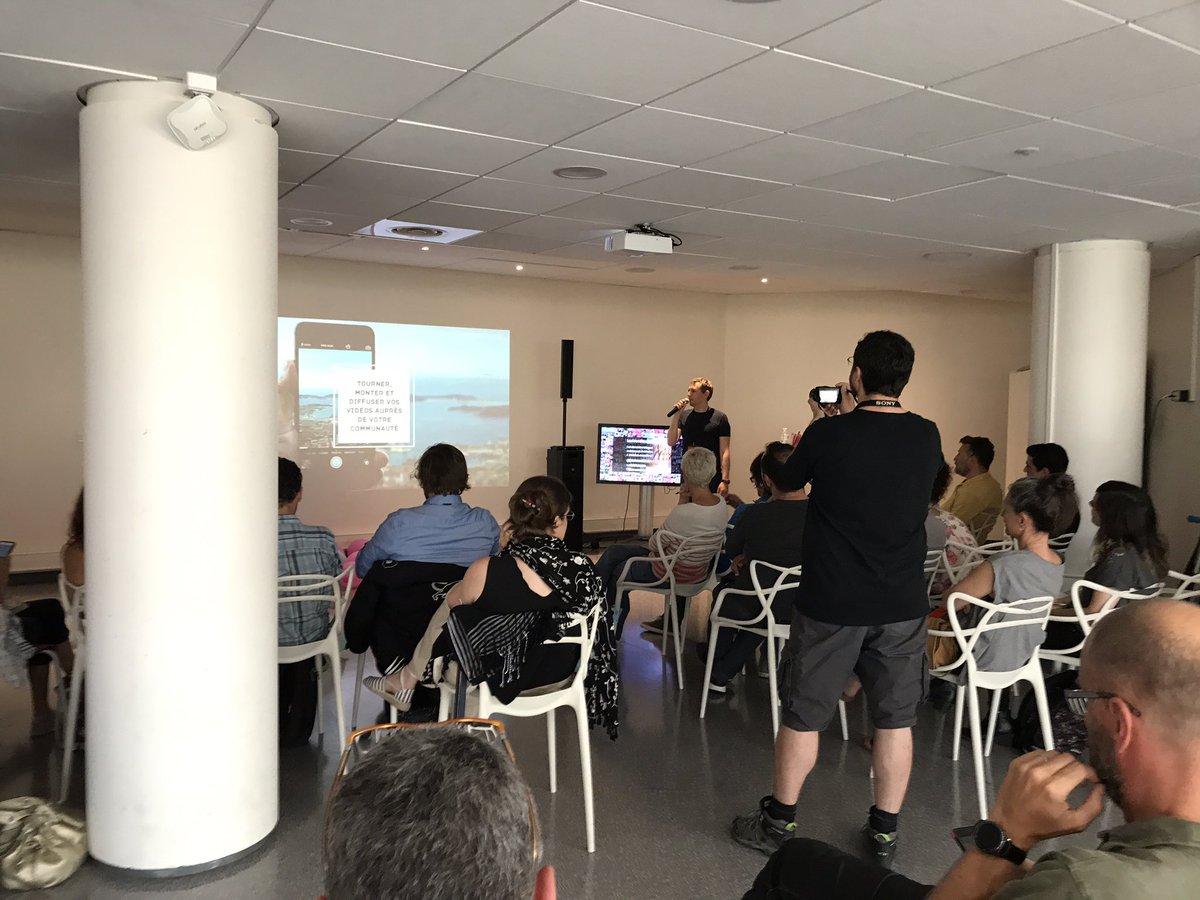 voixduweb's tweet photo. On lance notre 10e édition ! 🎇Merci à tous d'être toujours si nombreux #voixduweb https://t.co/e5YvozZvlO