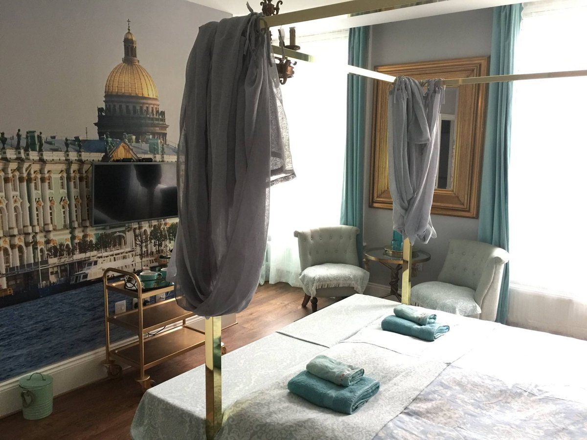 mamasinn's tweet photo. Hello, Mama's Inn friends,
We are happy to announce that a new 4-poster bed superior room St Petersburg is added to our portfolio of rooms. https://t.co/a5Xpcd2qGe