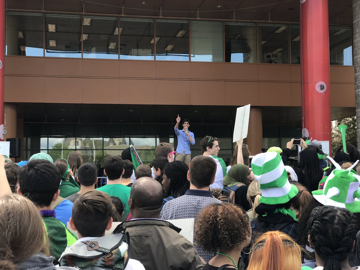 ecolecatholique's tweet photo. Une belle matinée de solidarité franco pour #OttawaBilingue ! #cecce https://t.co/7yWHESoBSP