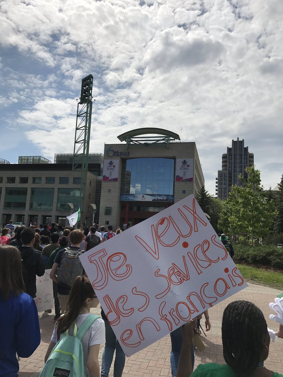 ecolecatholique's tweet photo. Une belle matinée de solidarité franco pour #OttawaBilingue ! #cecce https://t.co/7yWHESoBSP