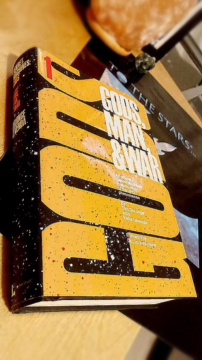 JenniferAnne66's tweet photo. One of many more books to catch up on. 👽👽👽
#iwenttothestars @tomdelonge  @tothestarsofficial #TomDelonge #PeterLevenda https://t.co/c3HfcQEEX6