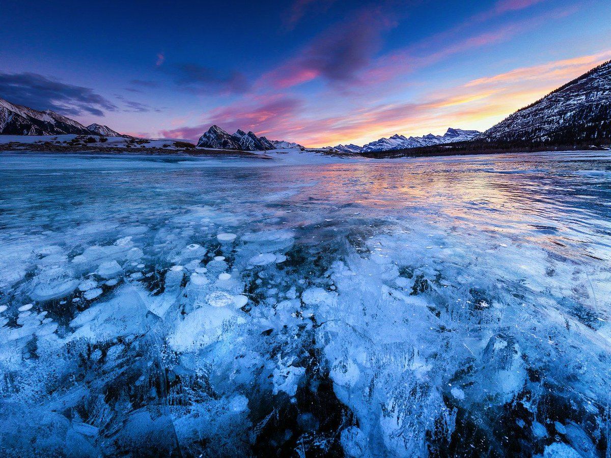 Lonely_Planett's tweet photo. Abraham Lake, #Canada  
#AbrahamLake https://t.co/EzTZCtMwQE