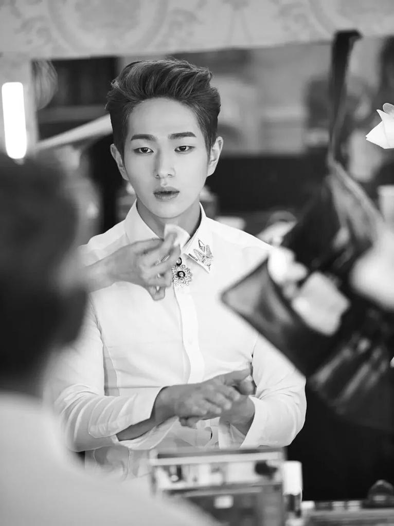 jinkination's tweet photo. Jinki x Mirror ..an aesthetic concept ✨ https://t.co/v7733JTeZD