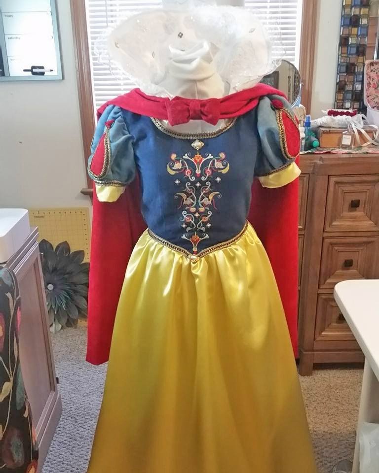 sewstylishmag's tweet photo. Check out this detailed Snow White costume by member SweetKS. Enter the SewStylish Spring Fashion Challenge now: https://t.co/epTwoXCQAv https://t.co/I3M3idWvAy