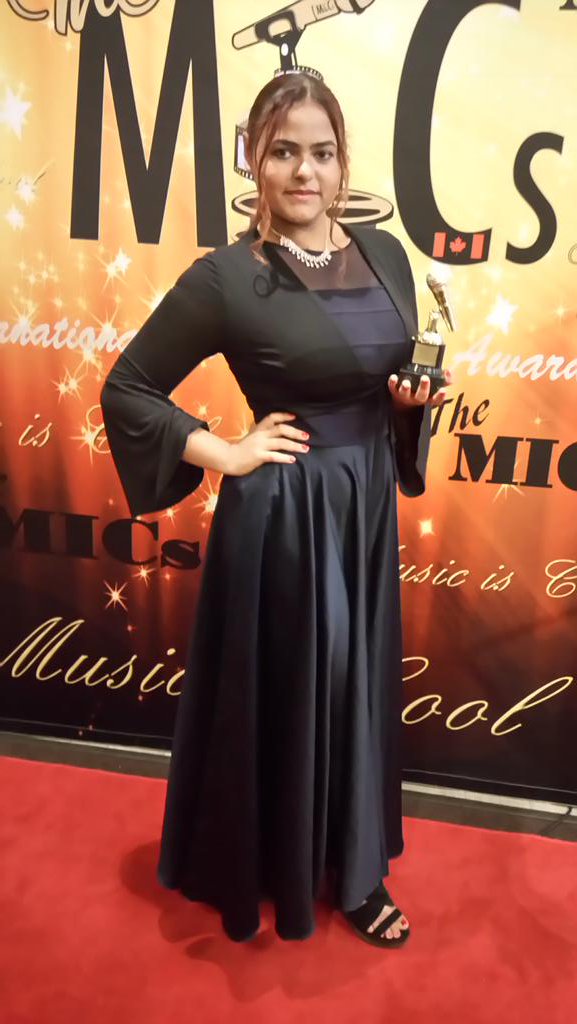 sunnycanada79's tweet photo. Best actress award go to Canadian Actor #Asha Annais from #REPLECAN movie. https://t.co/3Lk47ygTfa