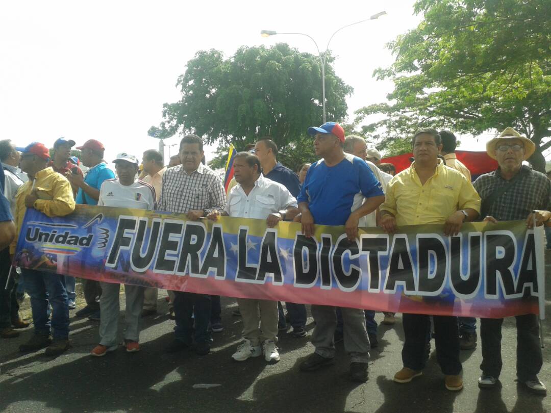 LCRBolivar's tweet photo. Así fue la monumental marcha en repudio al asesinato de Augusto Puga y por el rescate de la democracia en #Venezuela #31May #CiudadBolivar https://t.co/5eaDCdKAa0