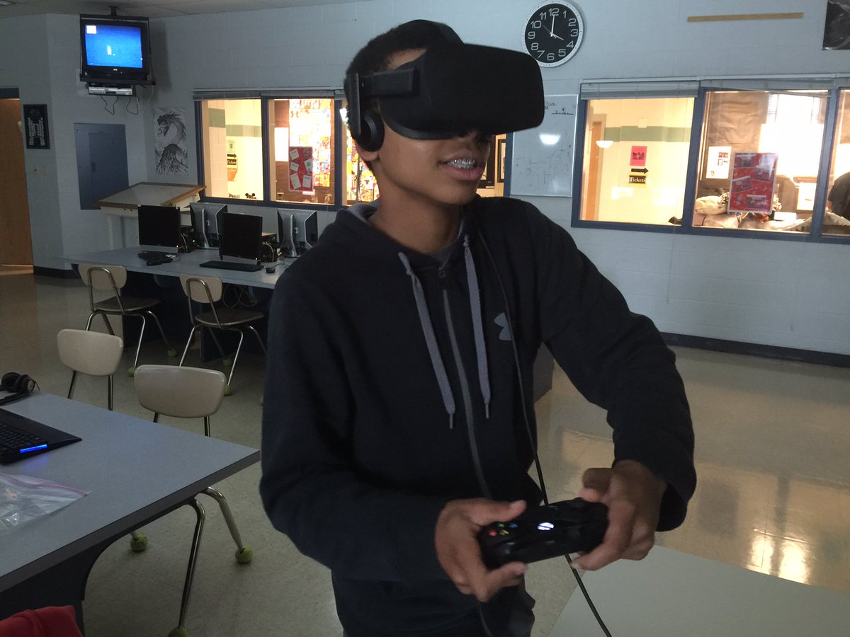 MCPSGameLab's tweet image. HS Juniors in Interactive Media Class creating 3D virtual worlds utilizing their coding and art skills #MCPS #codeorg #unity3d