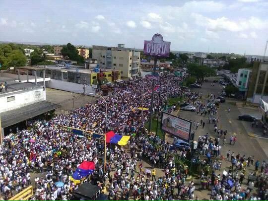 RonielFarias's tweet photo. Hoy salió Ciudad bolívar hoy salió la UDO hoy salió el Oriente venezolano a expresar con fuerza y gallardía su deseo de Cambio y de justicia https://t.co/b6N4Ofge2a