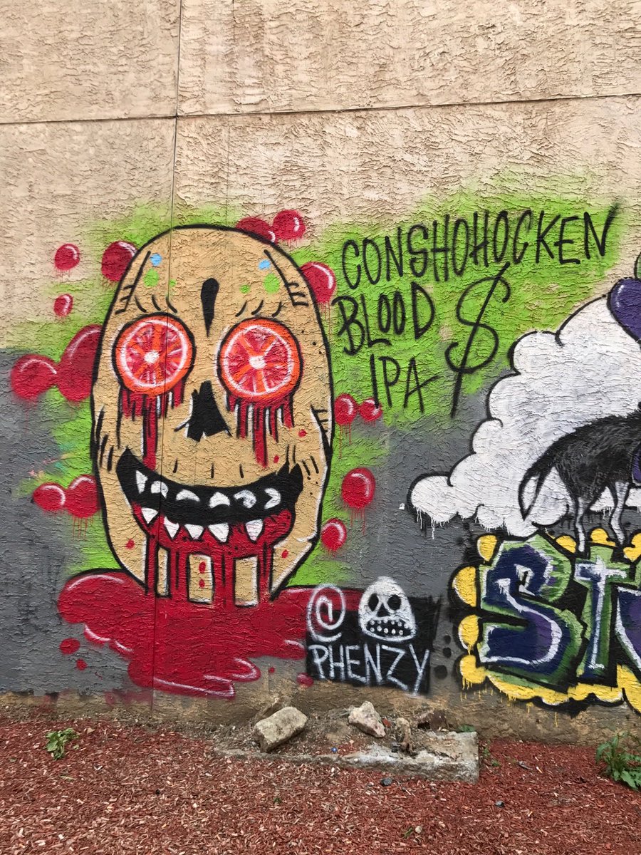 RealGlenMacnow's tweet image. Sto's Bar at 3rd and Market put up this mural at their outdoor pop up. They have @conshybrewing beer....and excellent wings.