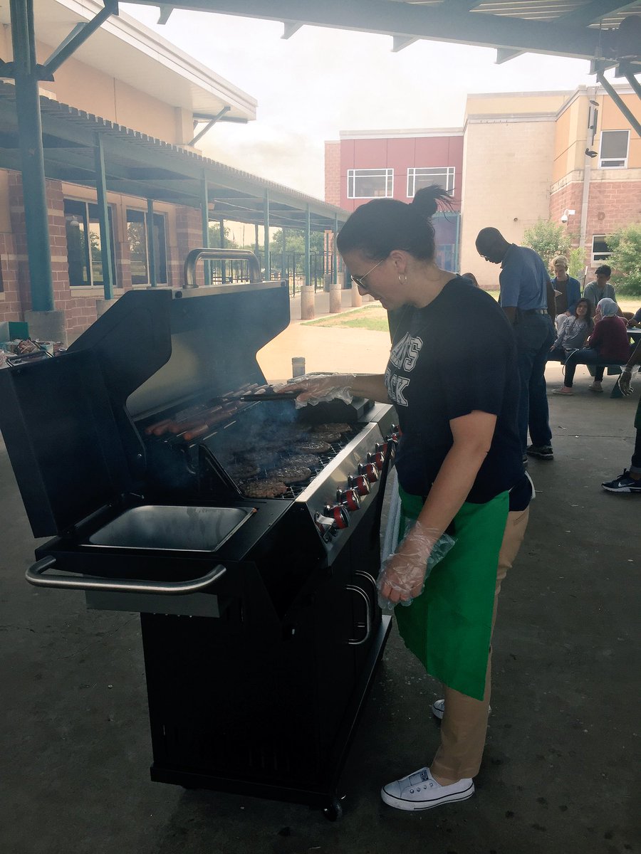 AkinsClass2017's tweet photo. @MsHosack killin it at the grill #SeniorBBQ #Akins2017 #Akins https://t.co/XcSA6XmHh9