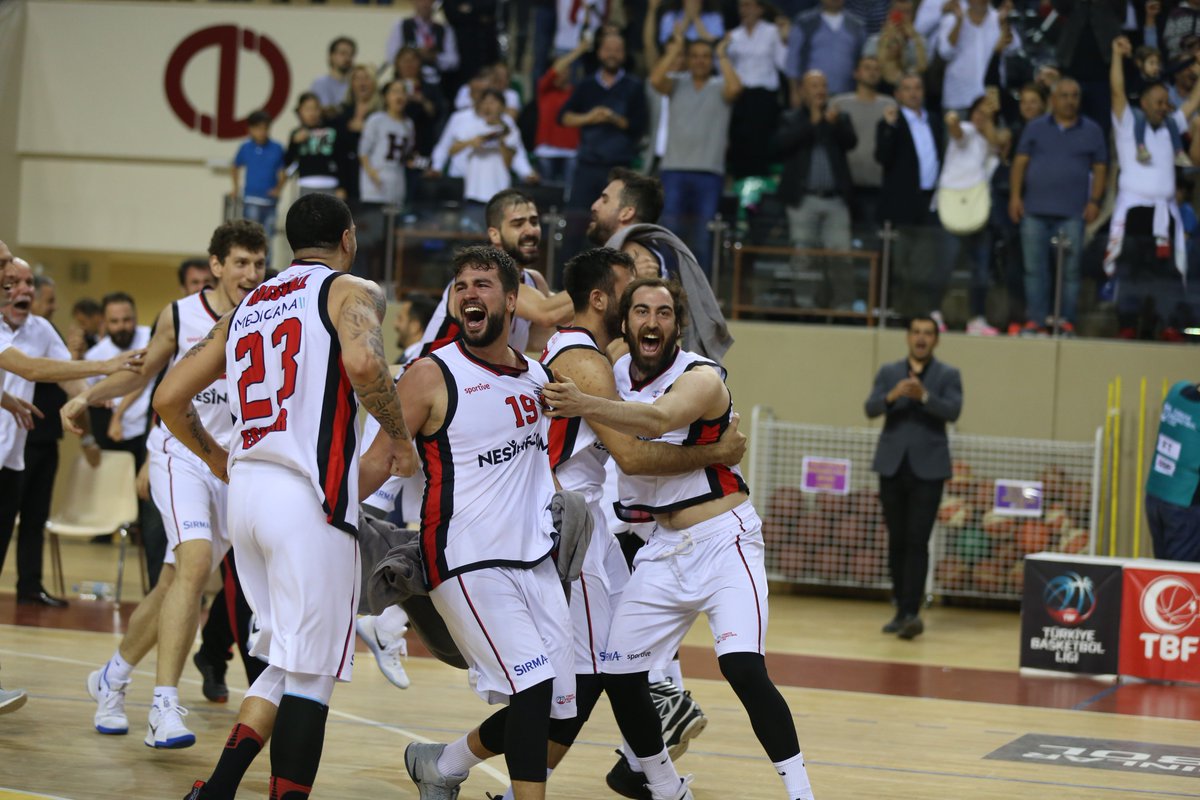 eskisehirbasket's tweet photo. ŞAMPİYON ESKİŞEHİR BASKET! https://t.co/LPTnwwJrZH