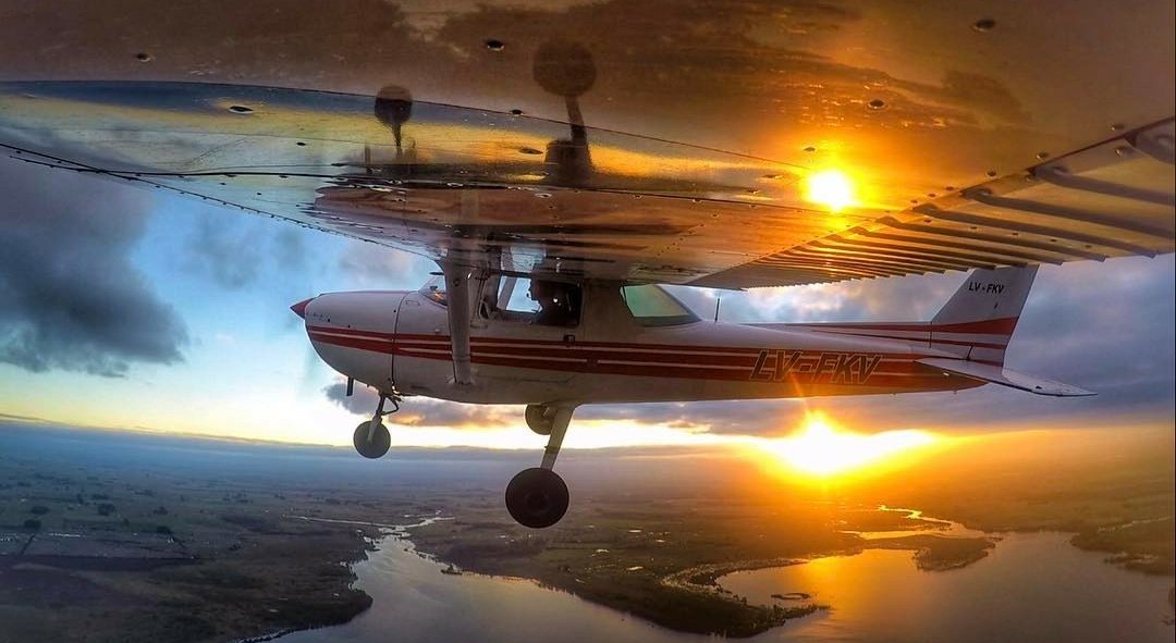 GoFlyArg's tweet photo. Entre todos aquellos que le den RT a este tuit y sigan a @GoFlyArg y @ElPailotOk vamos a sortear un vuelo bautismo.

⬇️ Condiciones abajo ⬇️ https://t.co/9FVvuxIEXA