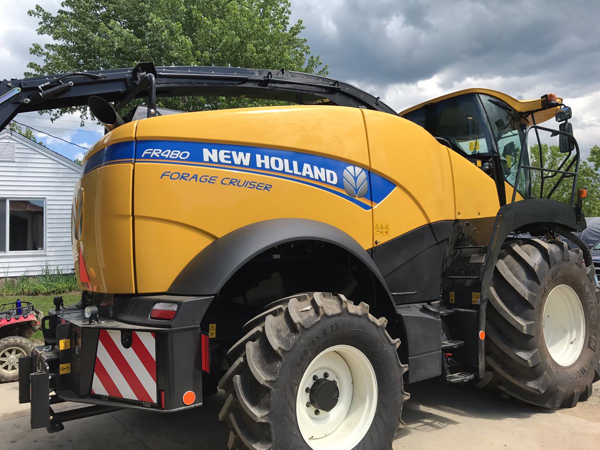 NH_BradWenger's tweet photo. A new #NewHolland FR480 being delivered to the customer! #TimetoChop https://t.co/3ArrINa8M5