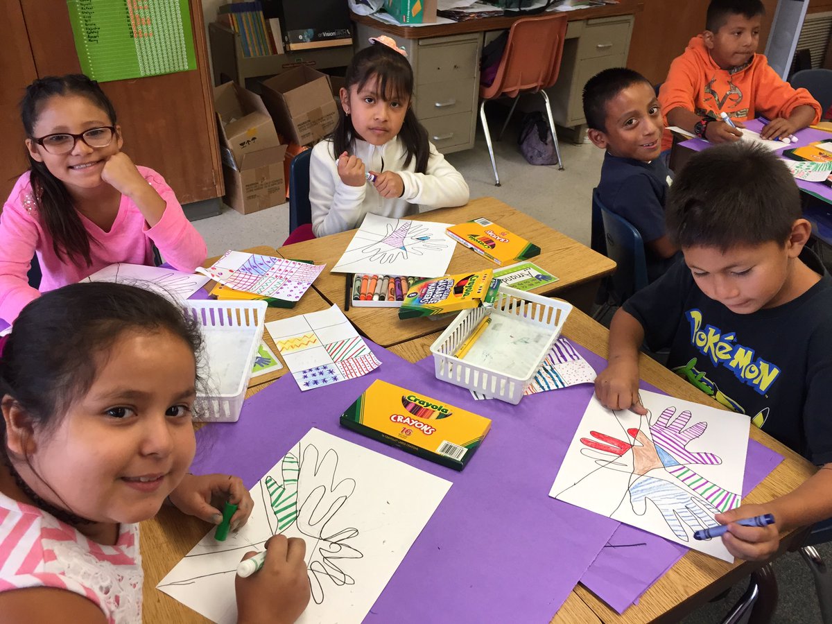 msgodina2's tweet photo. Art Rotations Day for second grade. @BobierBroncos https://t.co/6oFnzeXRGs