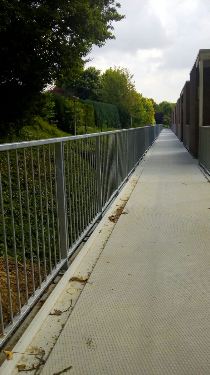 mwjagt's tweet photo. Nieuwe loopbrug en trappenhuis geplaatst. BC DonBos Nuth @shzl_wl @wonenlimburg en @JongenBouw. En een GO voor energieproject 58 woningen. https://t.co/yZCt3D9YsP