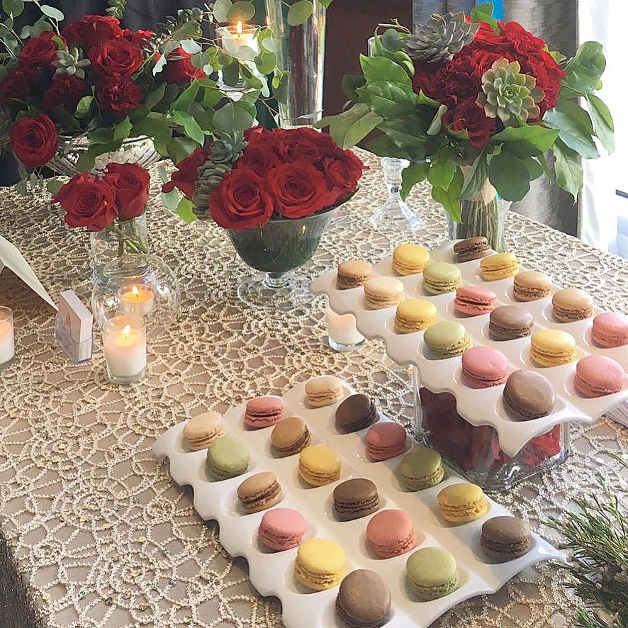 helloflowersmia's tweet photo. Happy #NationalMacaronDay! Enjoy our gourmet delicacies. #SoHelloFlowers #WeddingWednesday #WeedingFavors #MiamiFlorist #Miami #Macarons https://t.co/ZIH6OwgGtv