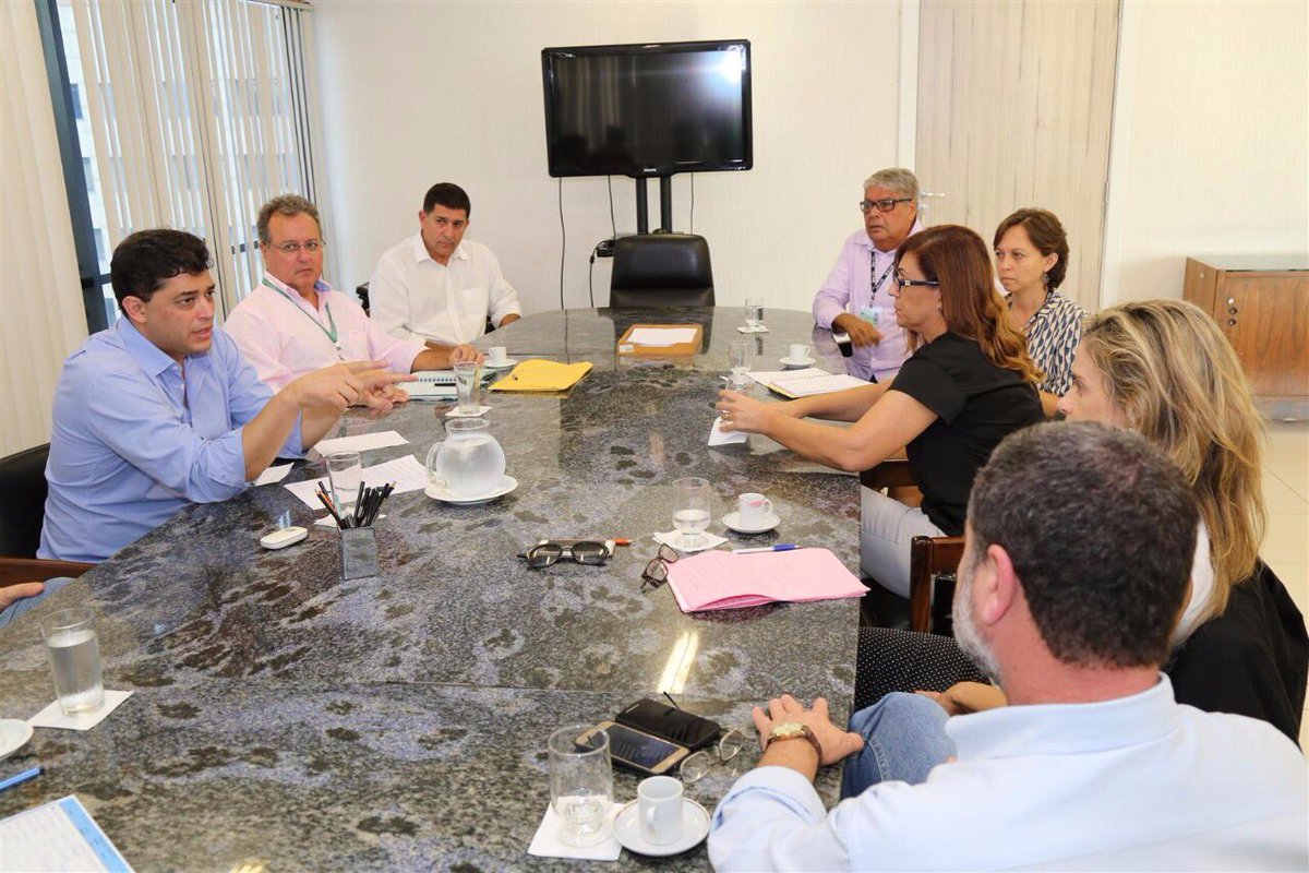 indio's tweet photo. Reunião com @bidbr e técnicos da #SMUIH, para debater sobre o desenvolvimento econômico da região metropolitana e a realidade das cidades. https://t.co/NCQuXTcNWI