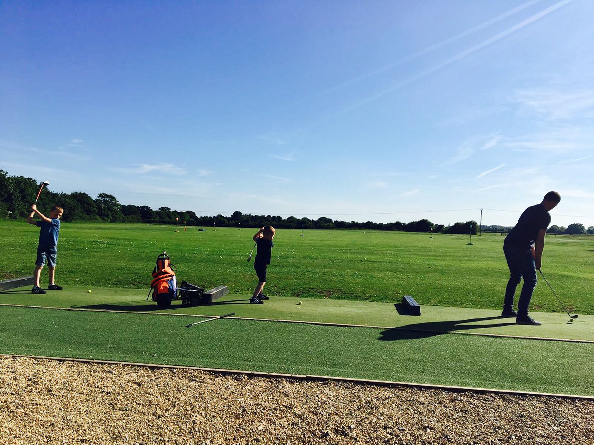 On the driving range with the kiddies!🏌⛳️