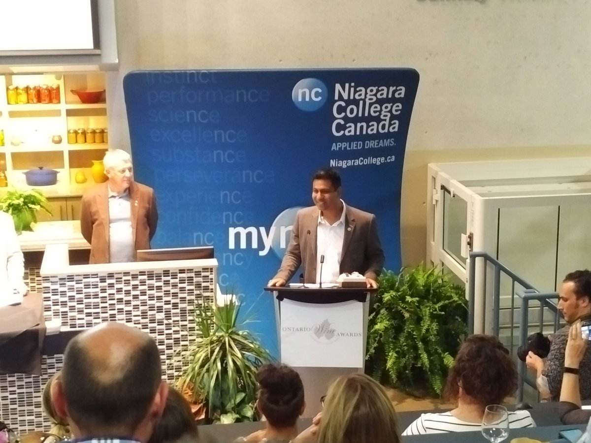 Evanwinesavvy's tweet photo. @ONTWineAwards #owa2017 @quench_mag Winemaker of The Year is @ShirazMottiar of @MalivoireWine ! Job well done! https://t.co/JxHyISTj6N