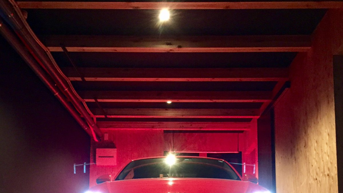 Garagehouseonco 人感センサーの照明付き 夜中に帰宅しても手探りでスイッチを探さなくていいんです ガレージハウス温庫 入居者募集中 お問合せ 末広不動産 048 522 111 T Co Dlezpnfoke ビルトイン ガレージ 熊谷 ガレージ欲しい