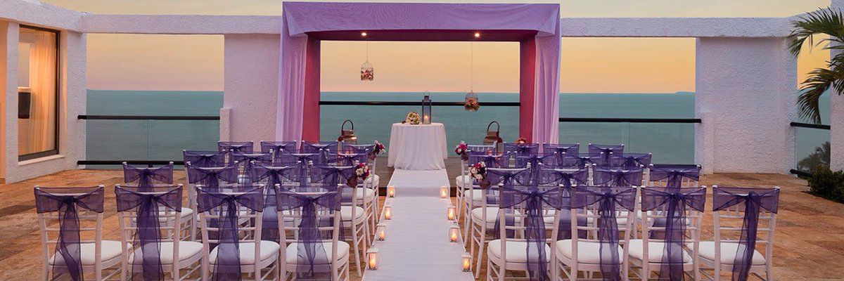 HyattPVZiva's tweet photo. #WeddingWednesday from the top of the world! #PuertoVallarta https://t.co/ZxVYvSGn1L https://t.co/8s8jkUmyLU