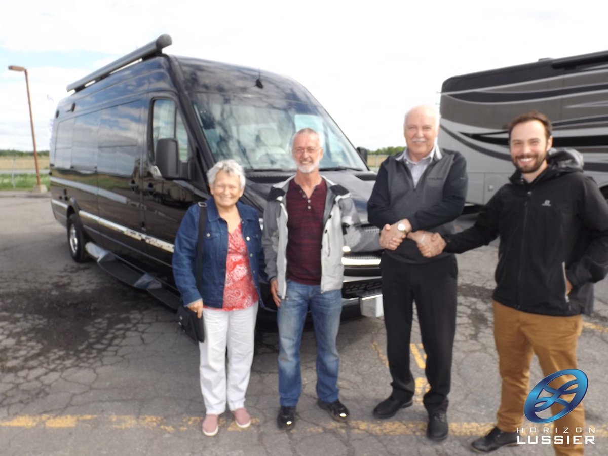 HorizonLussier's tweet photo. Félicitations à M. Albert et M. Girard pour l'achat de leur magnifique Mercedes Era classe B - avec leur conseiller M. Jocelyn Daigle! https://t.co/dHFN7pmyr1