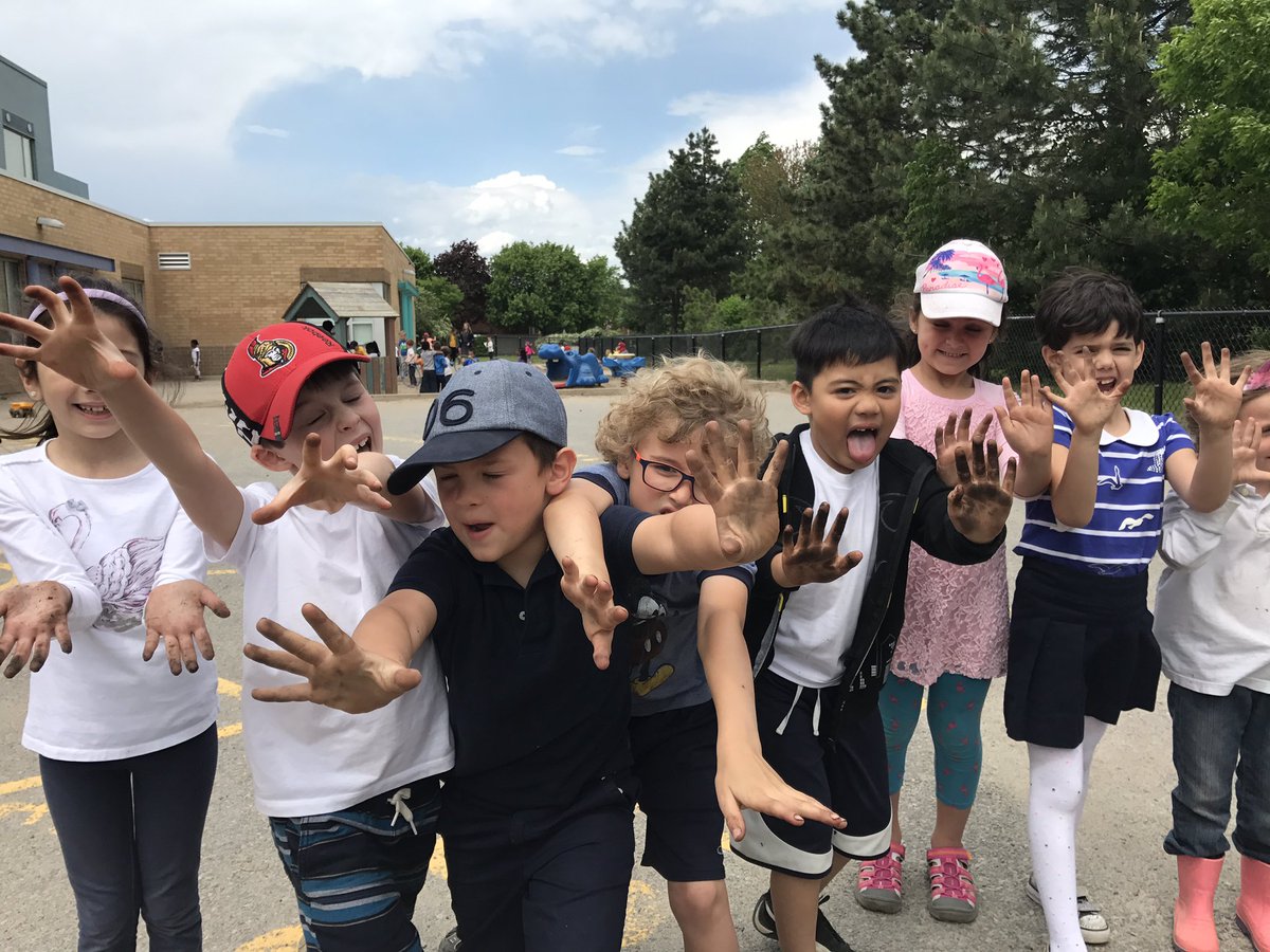 Mrs.H.&Mrs.D. tweet media