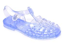 Dessouliers's tweet photo. #LeSensCachéDesMots
Une méduse, c'est aussi une sandale de plage en plastique transparent. https://t.co/4S92tf0AKK