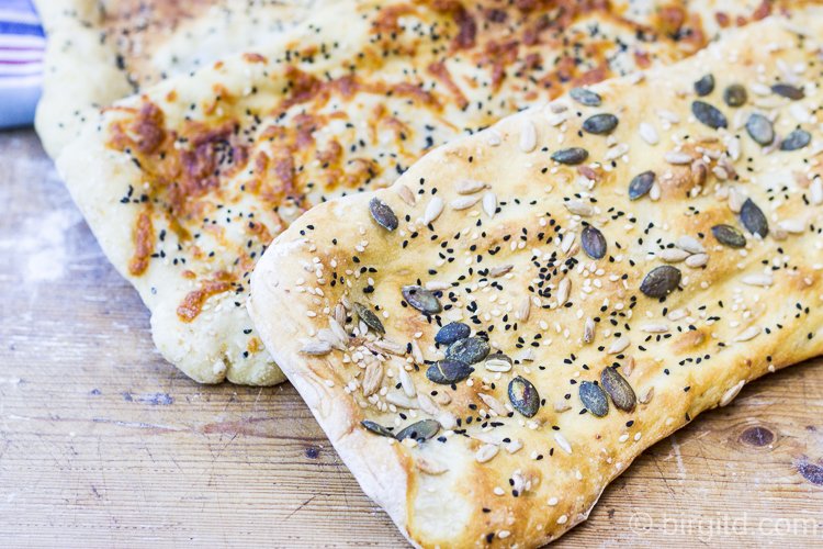 BirgitDelicious's tweet photo. Nan-E Barbari, ein iranisches #Fladenbrot - ideal als #Grillbeilage. Das #Rezept jetzt neu auf: https://t.co/mGHYNcGLm2 #recipe #foodblogger https://t.co/IHd9jueI6W