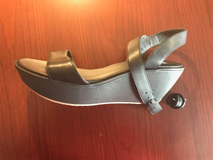 amstringer's tweet photo. @Zappos, so disappointed. You sent me the shoes of my dreams and they fit beautifully. The only issue, they were broken upon delivery 😥 https://t.co/6d9KEVVJPv