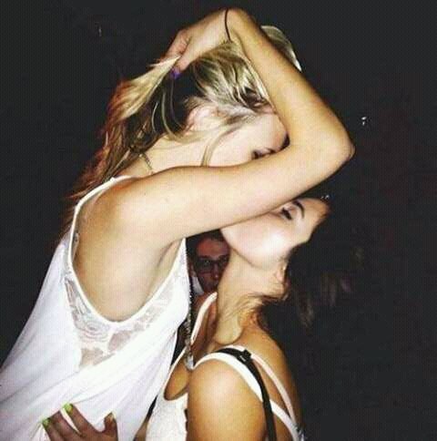 Barbie_reyno's tweet photo. Con antojo de besos y caricias con una chava sexi https://t.co/DlbAHoRi7l