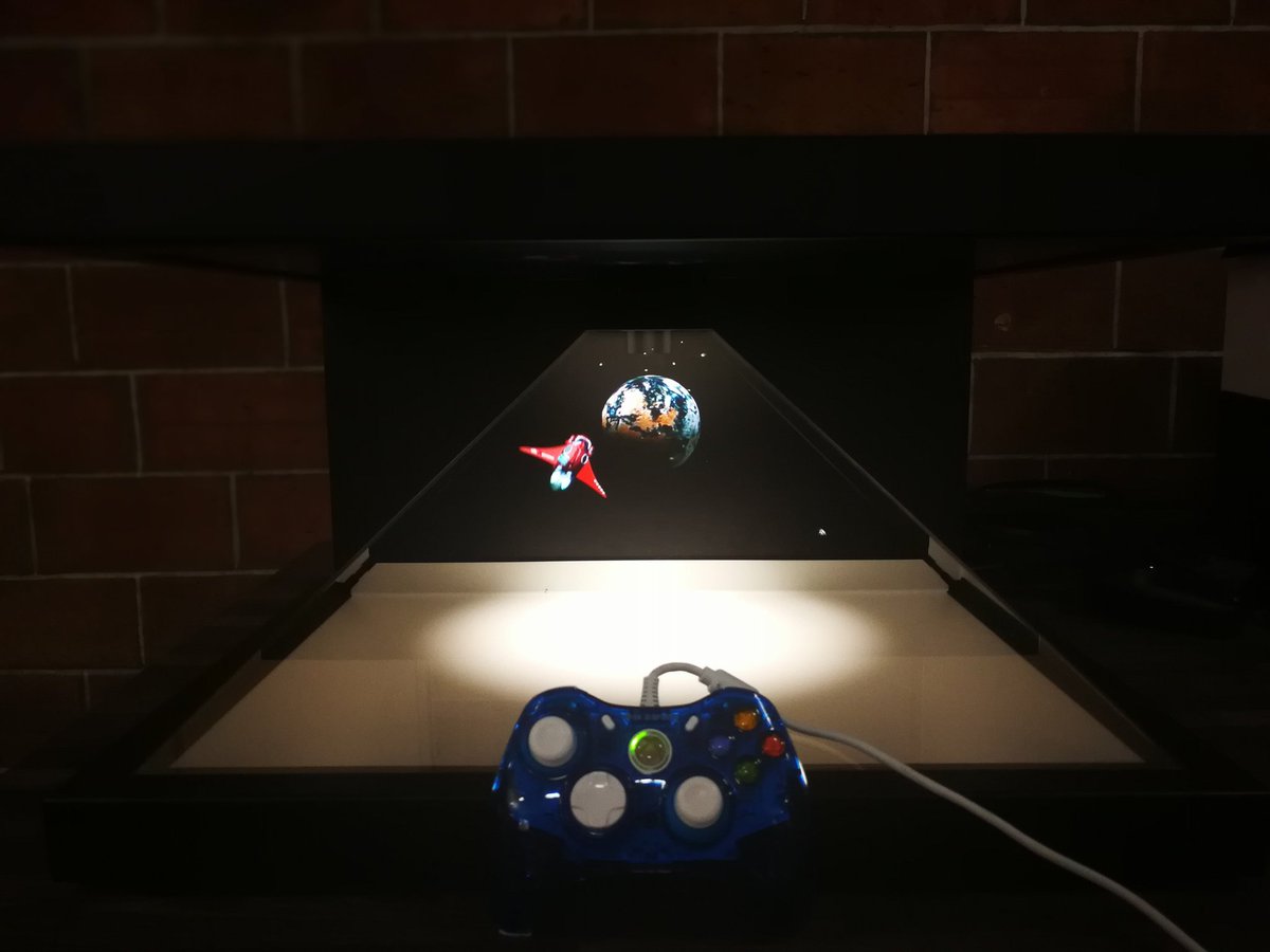 dsXpress_GmbH's tweet photo. Our dsxplay in a spacefight, its like gaming, just better. Try it out yourself! #gaming #holographic #holodisplay #holographicdisplay #holo https://t.co/rn5EgQuYdR