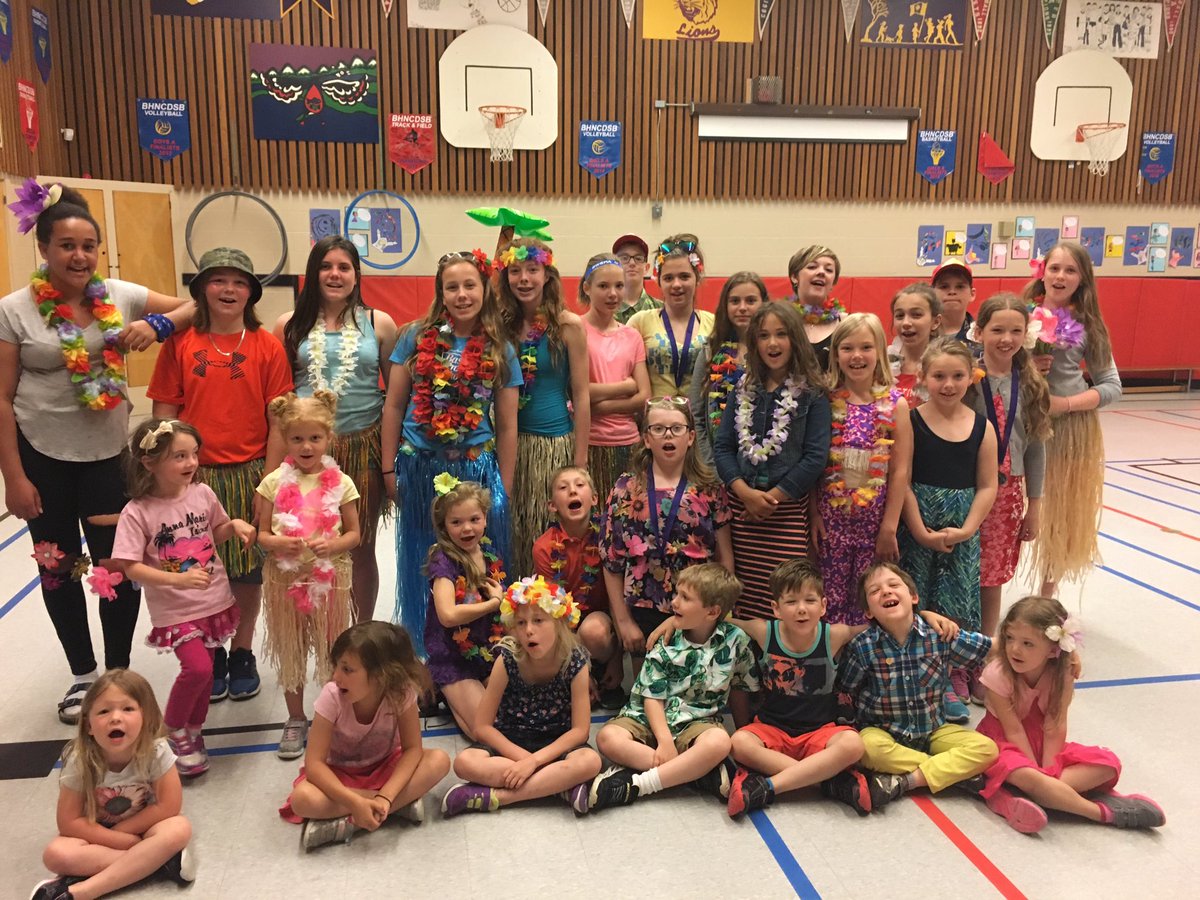 lasalettelions's tweet photo. Happy #Hawaiian day from OLOL! https://t.co/ZhVfghIk3H