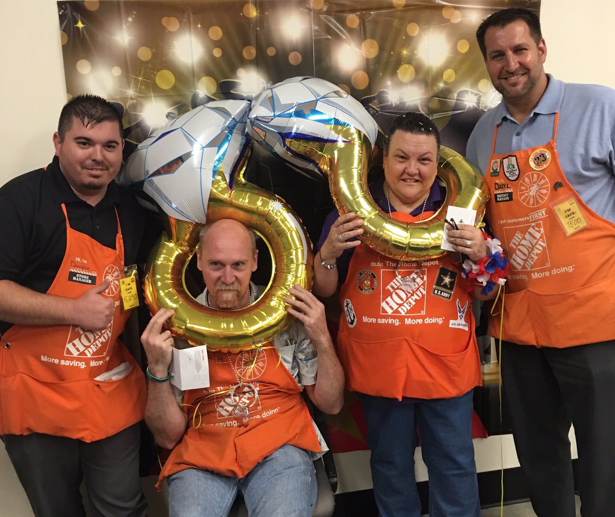 bridgetanne27's tweet photo. Celebrating Teresa 90, and Scott 30 who reached Diamond at the same time!! So Exciting, way to go!!! #DoubleDiamond #1250proud #confettigun https://t.co/jvmsYYwL6m