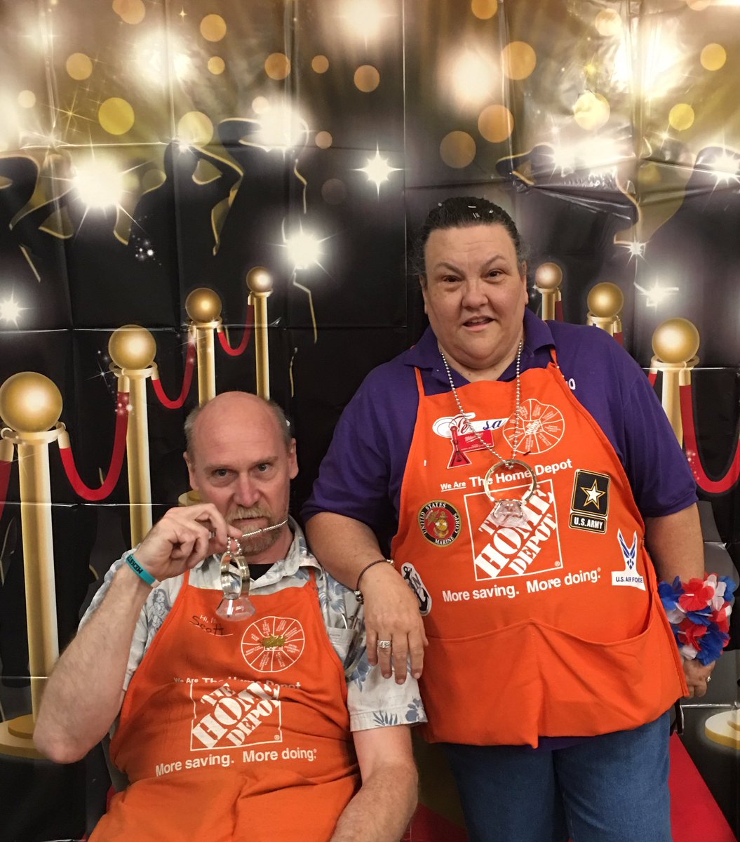 bridgetanne27's tweet photo. Celebrating Teresa 90, and Scott 30 who reached Diamond at the same time!! So Exciting, way to go!!! #DoubleDiamond #1250proud #confettigun https://t.co/jvmsYYwL6m