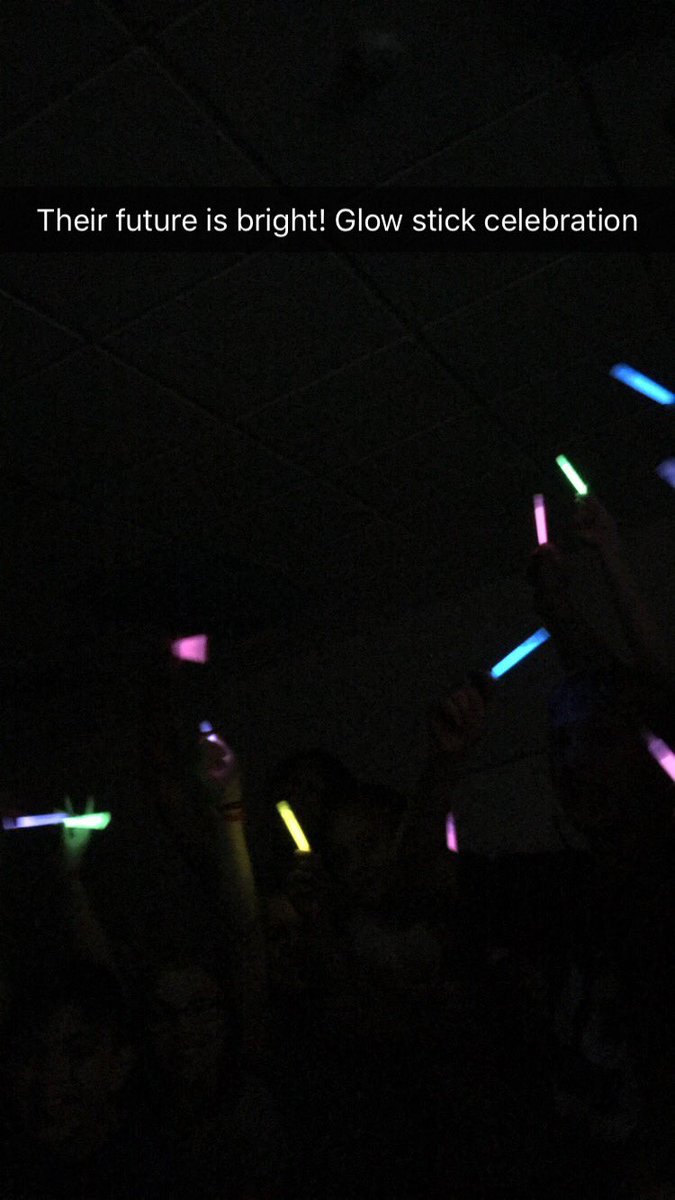 MrsStoneIBMason's tweet photo. Celebrating the last week of school! #storyofmason https://t.co/qDHOvjZBqT
