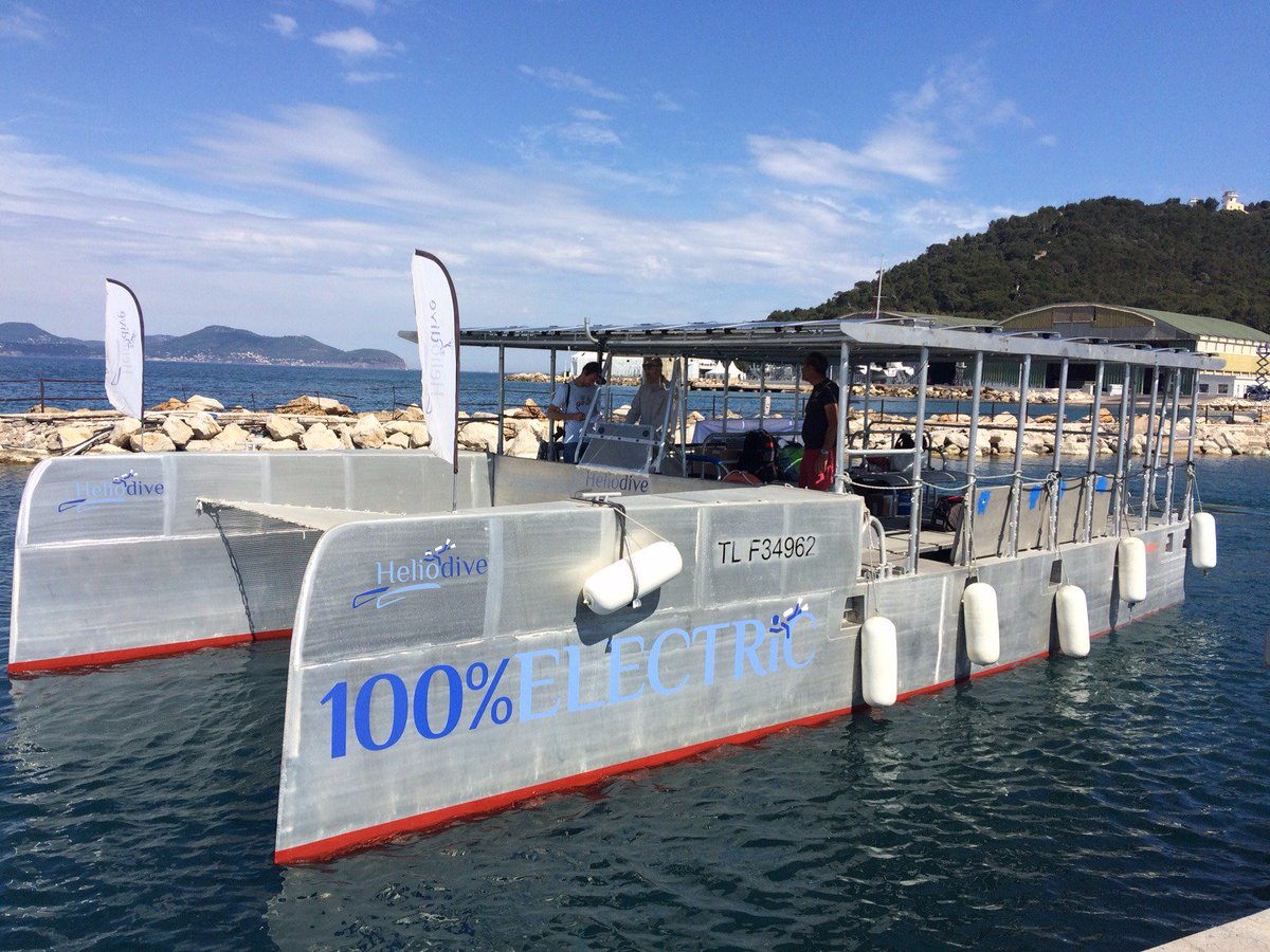 Heliodive, le catamaran électrique, gagne 1 noeuds (16 > 17 noeuds) suite à la pose du film Macglide :)