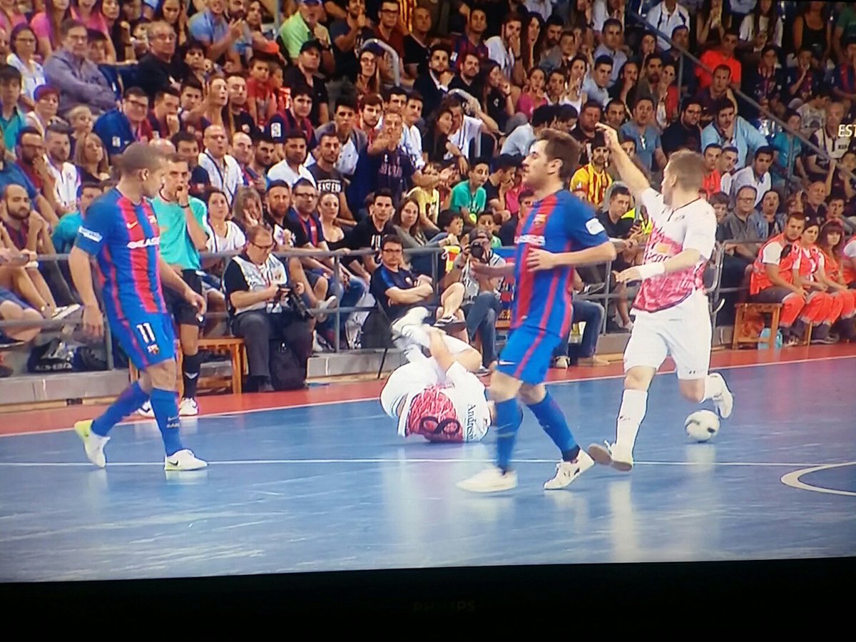 Sledesma12's tweet photo. Dale!!! @ElPozoMurcia_FS https://t.co/v0Slt6pZay
