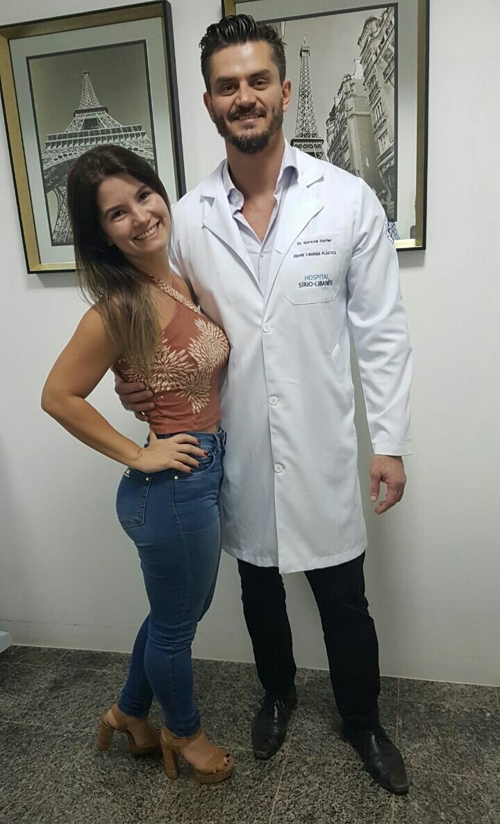 naandaoficial's tweet image. Essas moças adoram tirar foto, assim bem juntinho, né? 😒 #NãoJulgo #FariaOMesmo 😂