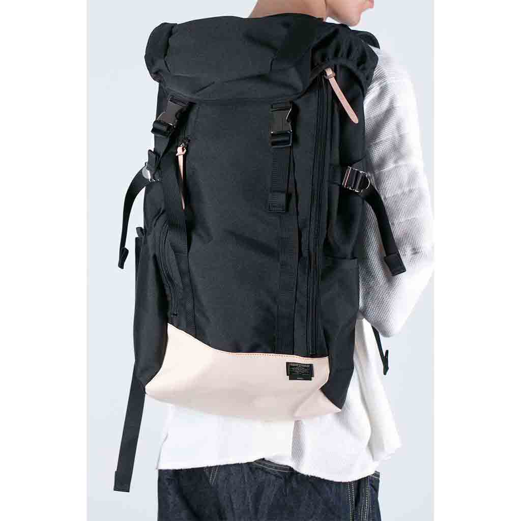 BlueButtonShop's tweet photo. Functionality  + Style
#YoshidaPorter + #Minotaur #MUG
Padded slot to fit notebook computer up to 15” https://t.co/tGHtDyorZH
