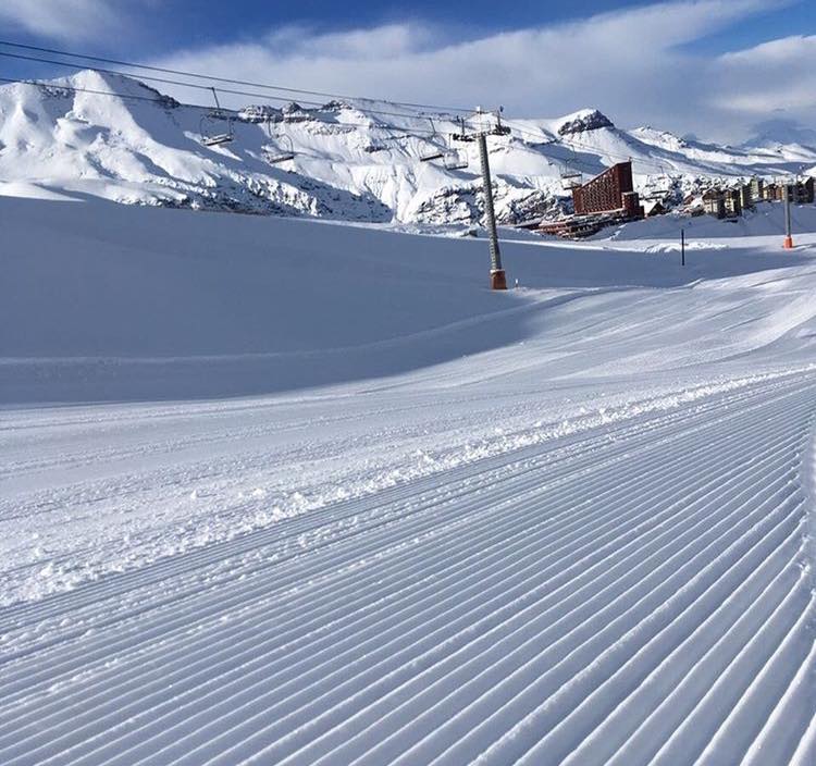 VacationRoost's tweet photo. @Valle_Nevado opened a month early this past Saturday after receiving more than 4 feet of #snow in two weeks! Hello summer skiing! https://t.co/CIhoywe1tG