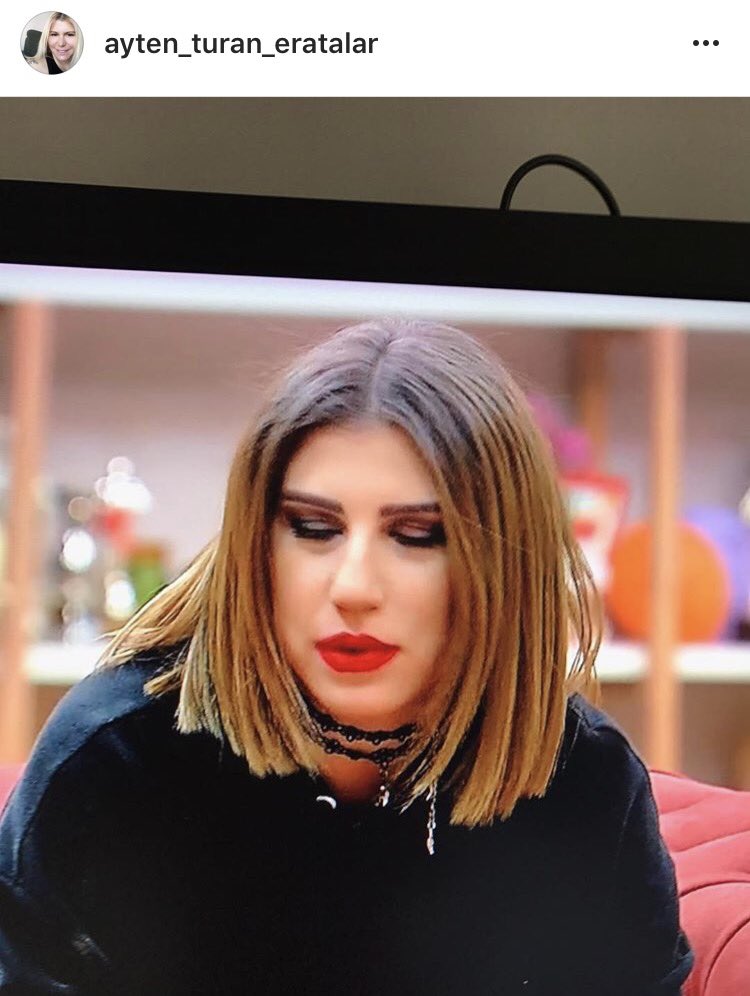 siyrildi's tweet photo. Benim teyzem benden böyle bir resim koysa kizardim😂 https://t.co/tUHPcGqChu