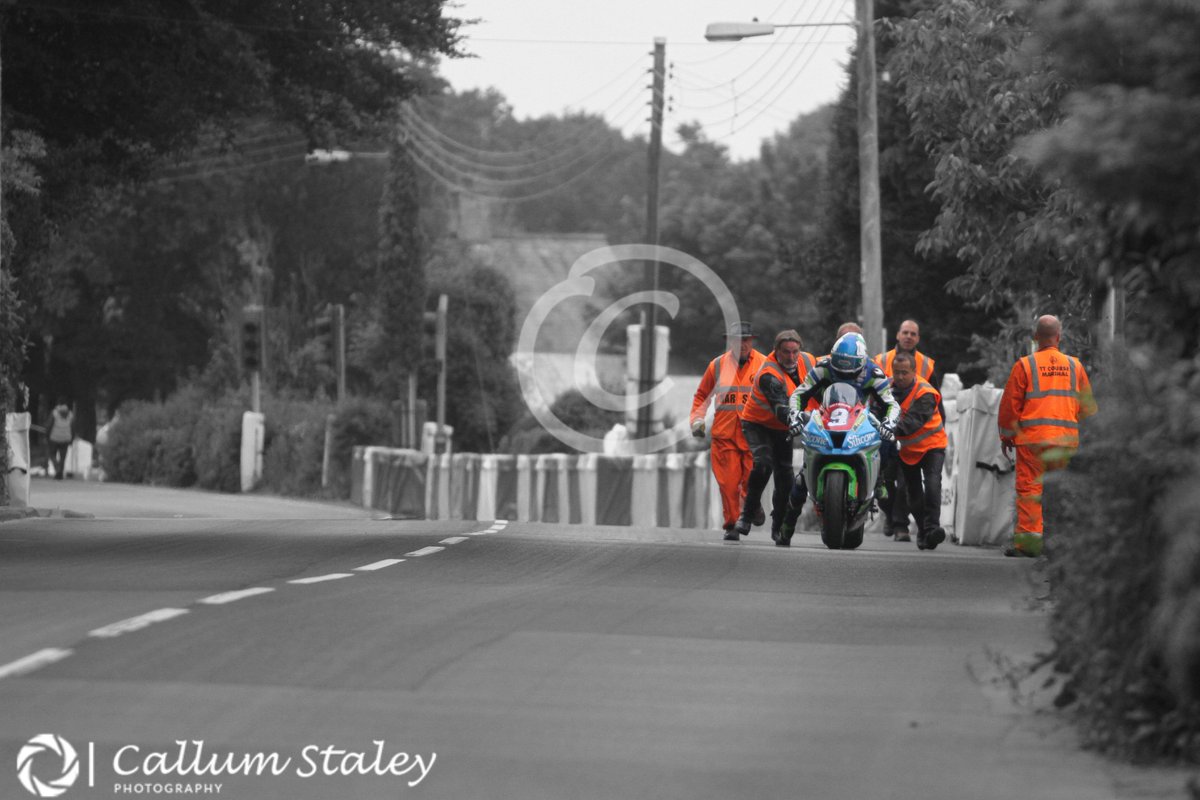 Cjsphotosiom's tweet photo. The orange army give Dean Harrison a push to help him get going again! #orangearmy #volunteers https://t.co/s4rKwWC3SJ