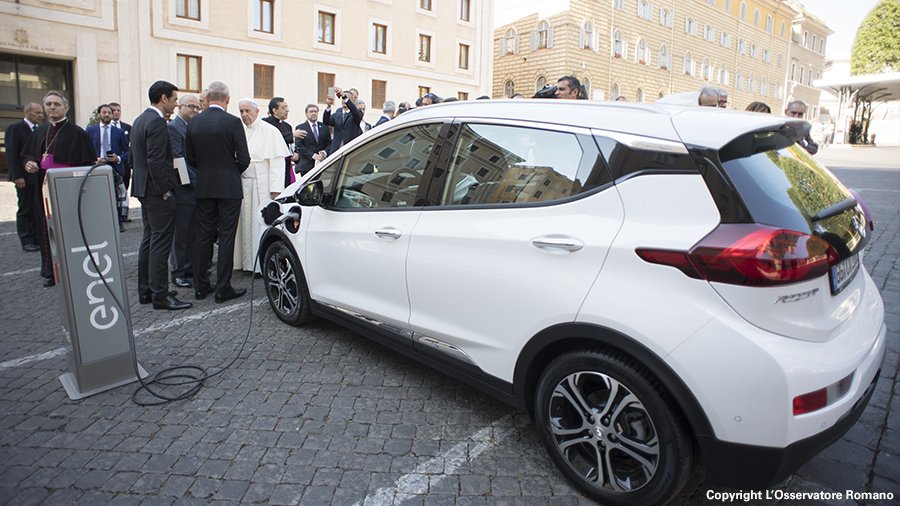 EnelGroup's tweet photo. A stroll through the Vatican to observe the #emobility technology with an exceptional spectator. https://t.co/G0gqYr772y #CO2FreeForum https://t.co/ql8StmAQQB