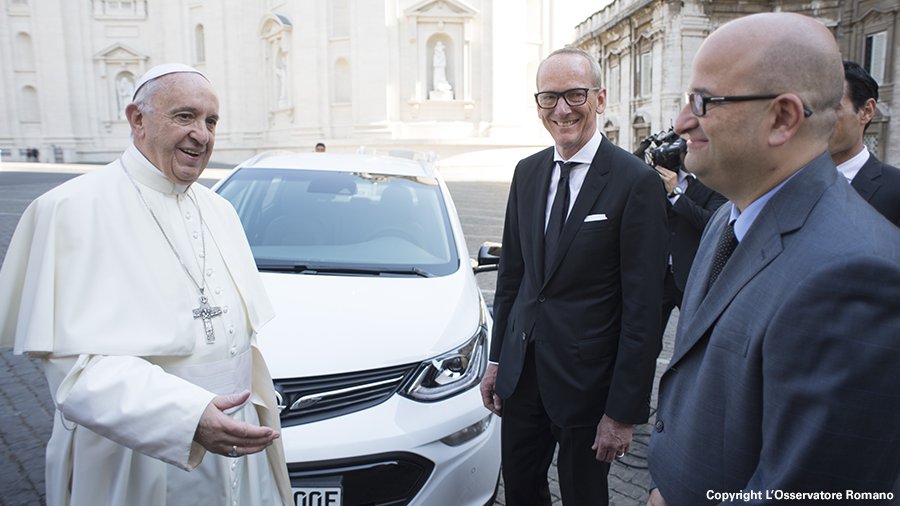 EnelGroup's tweet photo. A stroll through the Vatican to observe the #emobility technology with an exceptional spectator. https://t.co/G0gqYr772y #CO2FreeForum https://t.co/ql8StmAQQB